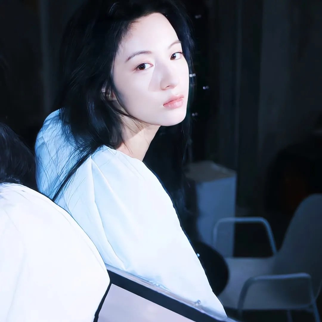 怕羞的黄莺